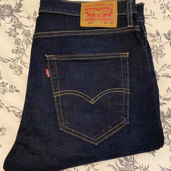 Levi’s Dark Wash Straight leg jeans - Picture 2 of 4